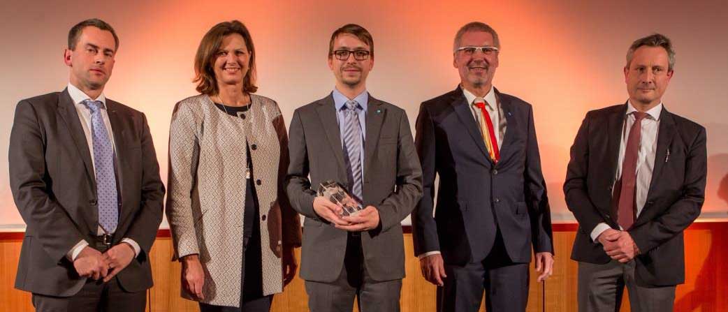 From left to right: Stefan Tavares Bollow, State Minister Ilse Aigner, Albert Sedlmaier, Maximilian Sedlmaier, Stefan Freitag, Managing Director data M Sheet Metal Solutions GmbH
Copyright: sl-pictures.de/Bayern International.